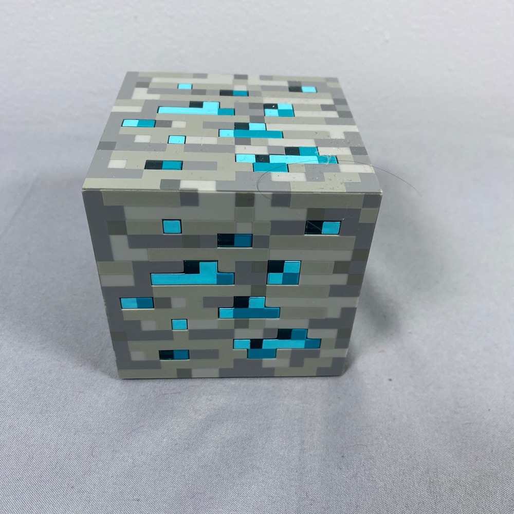 ThinkGeek Minecraft Diamond Ore Cube Night Light Up Block Gray Blue 2012 3" - Picture 2 of 3